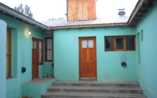 Vivienda más departamentos en Esquel