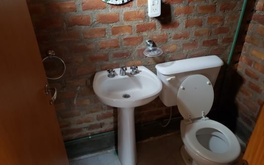 Amplio local en Trevelin mas galpón