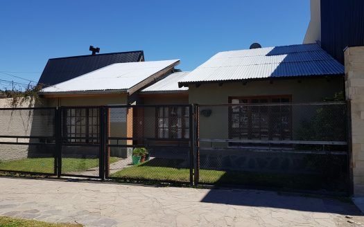 Vivienda cuatro dormitorios sobre calle Alvear, Esquel