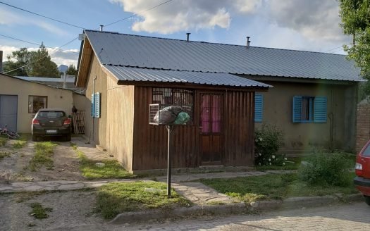 Vivienda en Trevelin mas departamentos y quincho