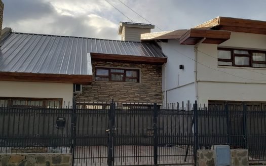 Vivienda sobre calle Alvear en Esquel