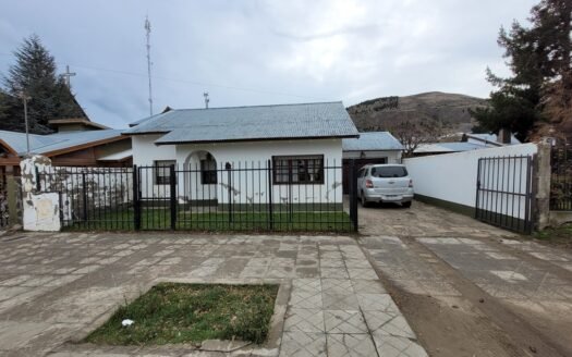 Vivienda sobre avenida Alvear en Esquel