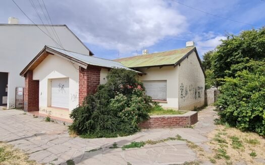 Vivienda en Esquel mas departamento y galpón