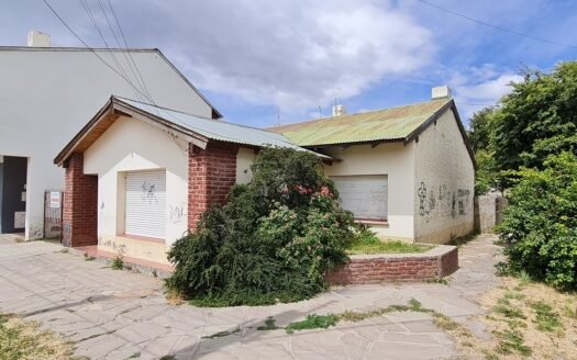 Vivienda en Esquel mas departamento y galpón