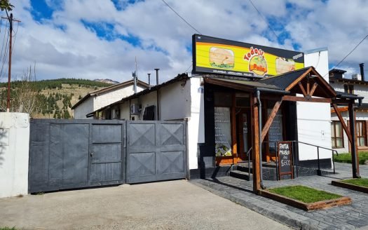 Local en Esquel con depósito mas galpón